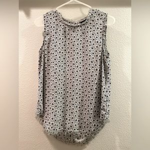 Who what wear floral black and white shirt - Women’s medium